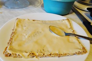 Desert prajitura cu nuca si caramel