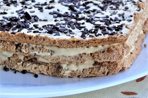 Desert prajitura cu nuca si caramel