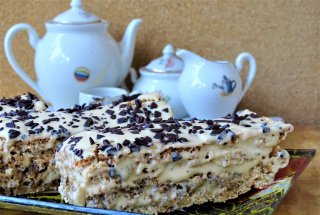 Desert prajitura cu nuca si caramel