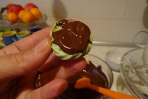 Desert bezele cu ciocolata neagra