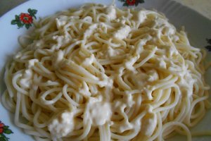 Spaghete cu ciuperci, in sos de usturoi