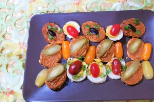 Aperitiv bruschete cu pate de ficat de pui