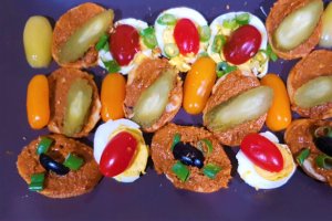 Aperitiv bruschete cu pate de ficat de pui