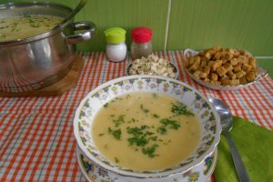 Supa crema de legume, cu tofu si crutoane