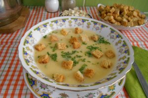 Supa crema de legume, cu tofu si crutoane