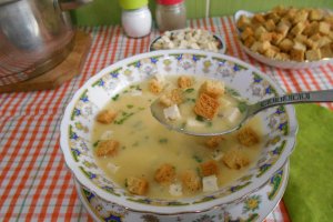 Supa crema de legume, cu tofu si crutoane