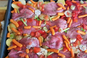 Friptura cu pulpa de porc, cartofi si morcovi