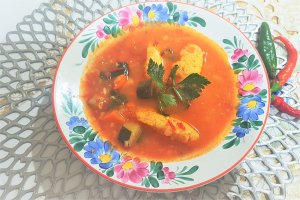 Supa de rosii cu zucchini si galuste de gris