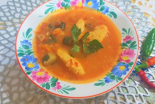 Supa de rosii cu zucchini si galuste de gris