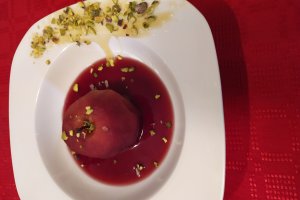 Desert pere si mere posate in vin