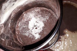 Desert tort cu crema straciatella si gem de capsuni - Reteta nr. 200