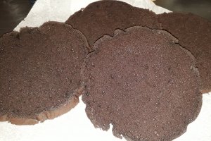 Desert tort cu crema straciatella si gem de capsuni - Reteta nr. 200