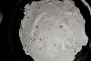 Desert tort cu crema straciatella si gem de capsuni - Reteta nr. 200