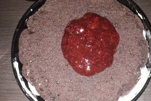 Desert tort cu crema straciatella si gem de capsuni - Reteta nr. 200