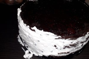Desert tort cu crema straciatella si gem de capsuni - Reteta nr. 200