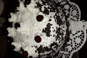 Desert tort cu crema straciatella si gem de capsuni - Reteta nr. 200