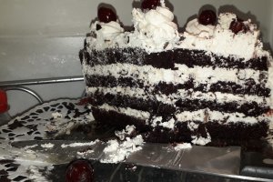Desert tort cu crema straciatella si gem de capsuni - Reteta nr. 200