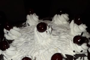Desert tort cu crema straciatella si gem de capsuni - Reteta nr. 200