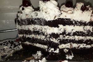 Desert tort cu crema straciatella si gem de capsuni - Reteta nr. 200