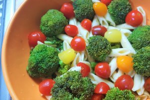 Penne rigati cu broccolini si sprot afumat