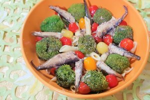 Penne rigati cu broccolini si sprot afumat