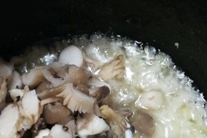 Ciulama de ciuperci pleurotus