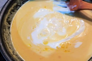 Tortellini cu sos cheddar, jambon si fasole verde