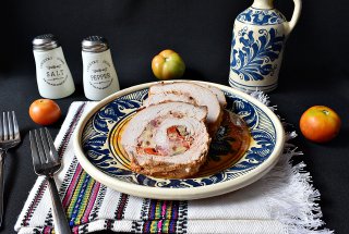 Rulada din cotlet cu ciuperci si bacon