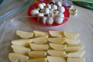 Garnitura de cartofi si ciuperci, la cuptor