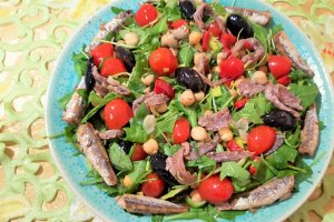 Salata cu ansoa, naut si rucola