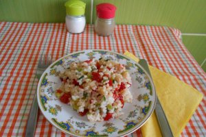 Pilaf cu ardei copti si ceapa verde
