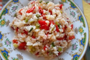 Pilaf cu ardei copti si ceapa verde
