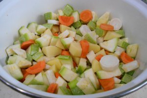 Supa crema de dovlecel, cu crutoane si ceapa verde