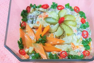 Salata cu ciuperci si carne de vacuta -fara maioneza