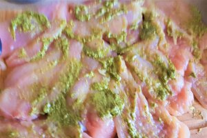 Snitel de pui si spanac cu pesto