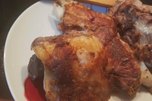 Piept de purcel afumat cu fasole verde