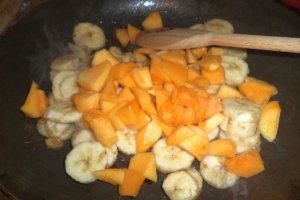 Desert mini-clatite cu banane si kaki