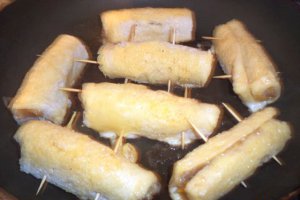 Desert mini-clatite cu banane si kaki