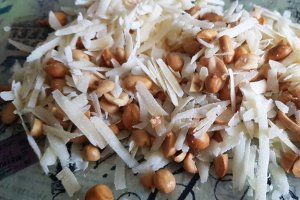 Dovleac gratinat cu alune si parmezan