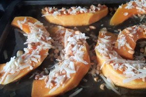 Dovleac gratinat cu alune si parmezan