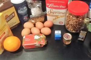 Desert cozonac traditional cu nuca si stafide