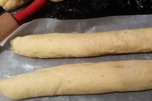 Desert cozonac traditional cu nuca si stafide
