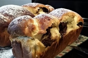 Desert cozonac traditional cu nuca si stafide