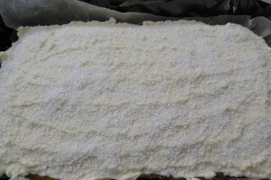 Desert prajitura cu nuca de cocos, zmeura si indulcitor