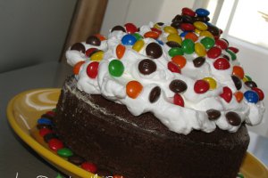 Chec cu frisca si bomboane M&M
