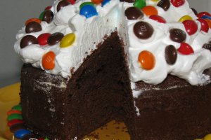 Chec cu frisca si bomboane M&M
