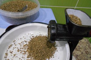 Turte cu julfa si nuci, sau Pelincile (Maicii) Domnului