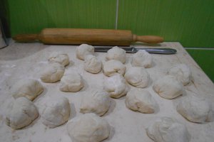 Turte cu julfa si nuci, sau Pelincile (Maicii) Domnului