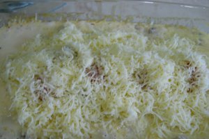 Ciocanele de pui in sos de smantana si cascaval, la cuptor