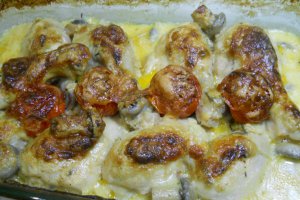 Ciocanele de pui in sos de smantana si cascaval, la cuptor